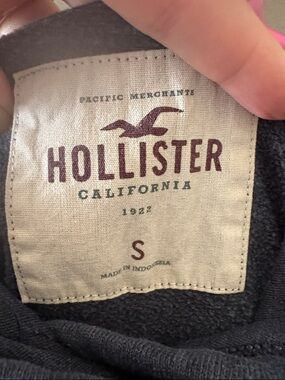 Hollister Cream Tag with Maroon Logo on Dark Gray Fabric